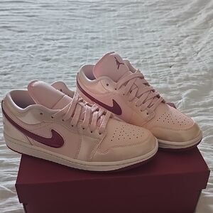 Nike Women's Pink Sneakers